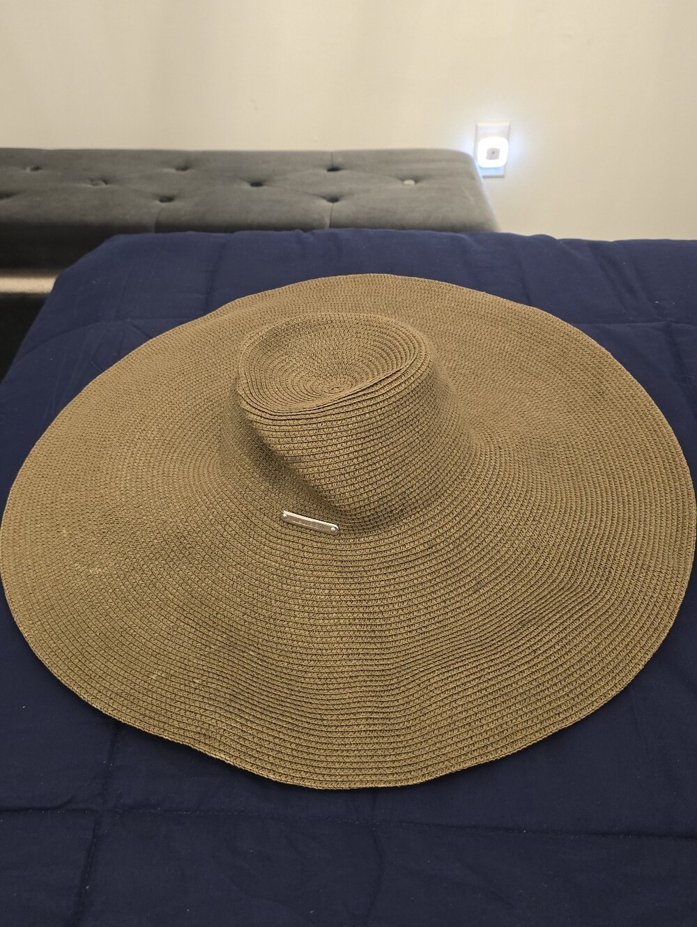 Lot of Womens Wide Brim Straw Sun Hats - Various sizes and brands